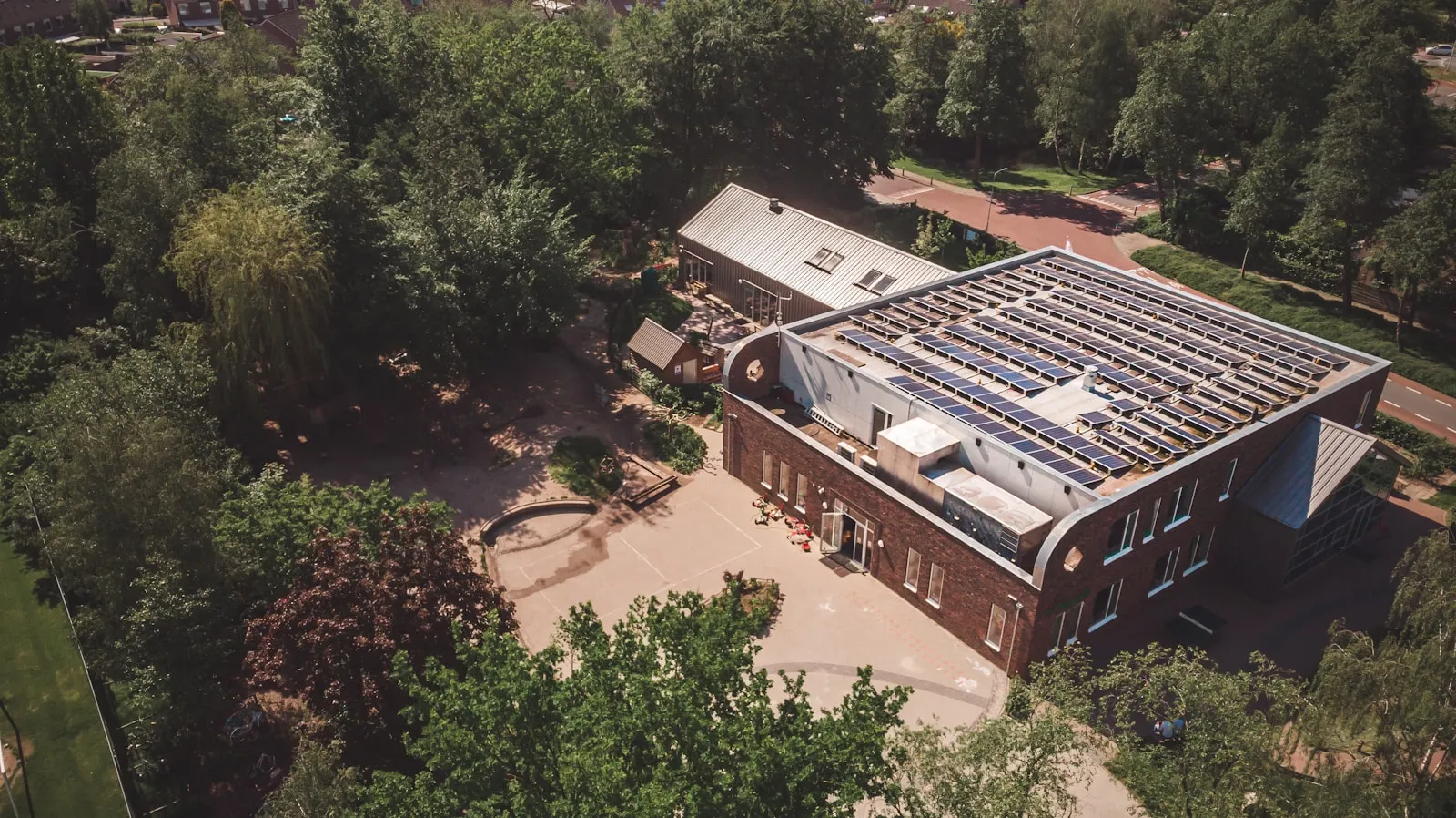 Zonnepanelen Groot Gezin: Saldering Berekening 2026
